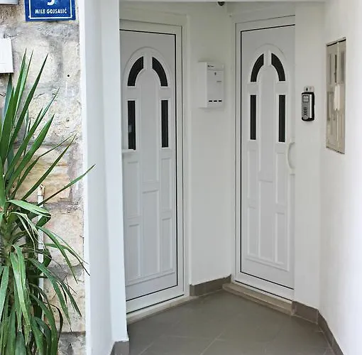 Near The Center 公寓 *