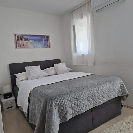 Near The Center Apartman