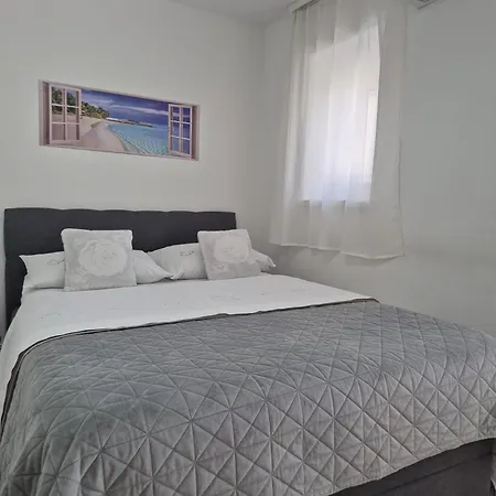 Apartman Near The Center *