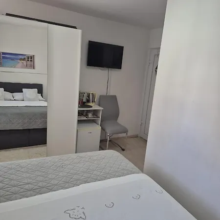 Near The Center Split