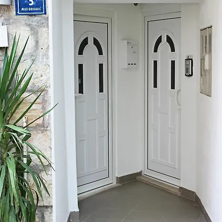 Near The Center Apartman *