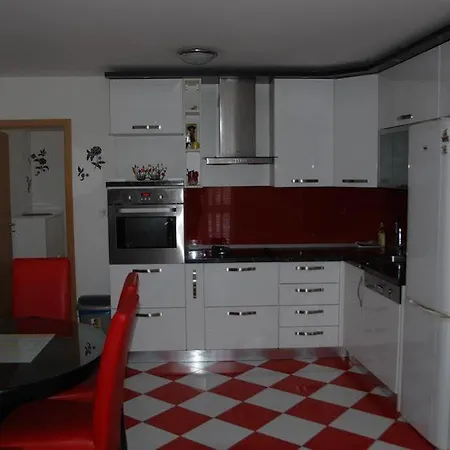 Apartman Near The Center Split